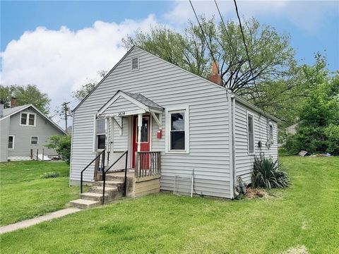 Photo of 1424 Cedar Street, Trenton, MO 64683 (MLS # 2616397)
