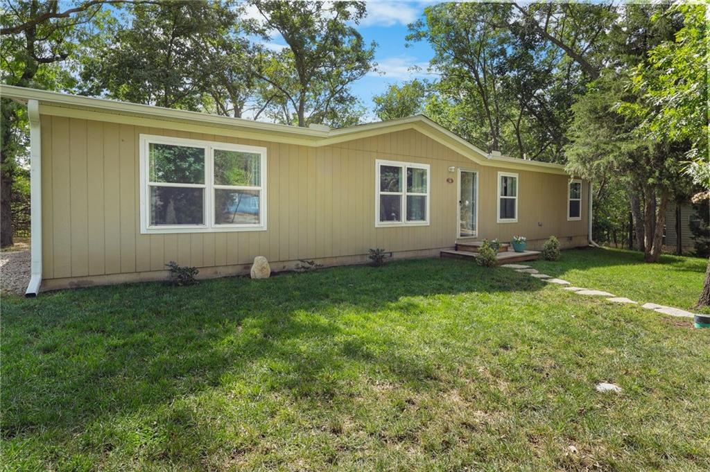18 S Lakeside Circle