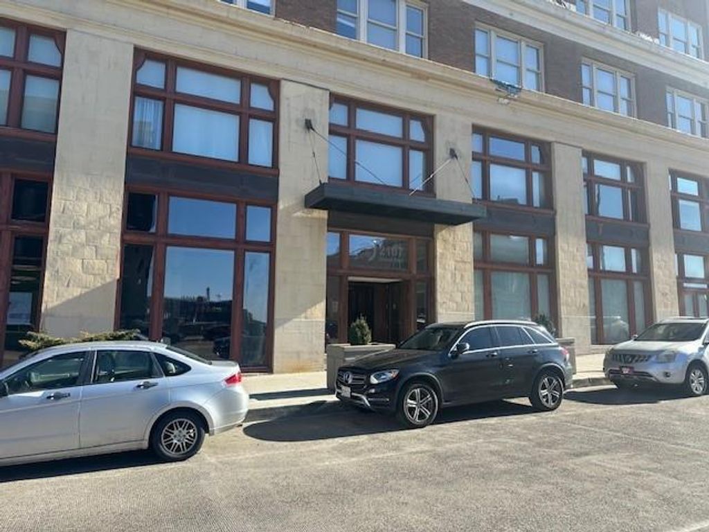 Photo of 2107 Grand #1009 Avenue, Kansas City, MO 64108 (MLS # 2599276)