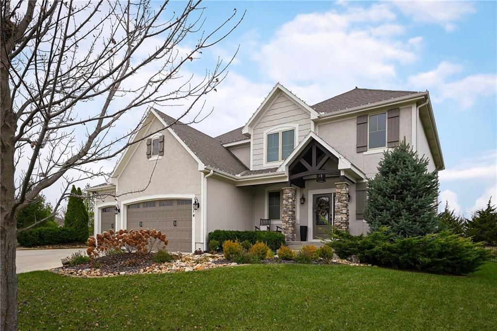 Photo of 214 SW Roosevelt Ridge Drive, Lees Summit, MO 64081 (MLS # 2589949)