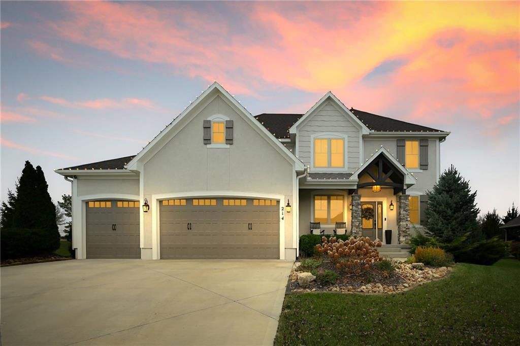 Photo of 214 SW Roosevelt Ridge Drive, Lees Summit, MO 64081 (MLS # 2589949)