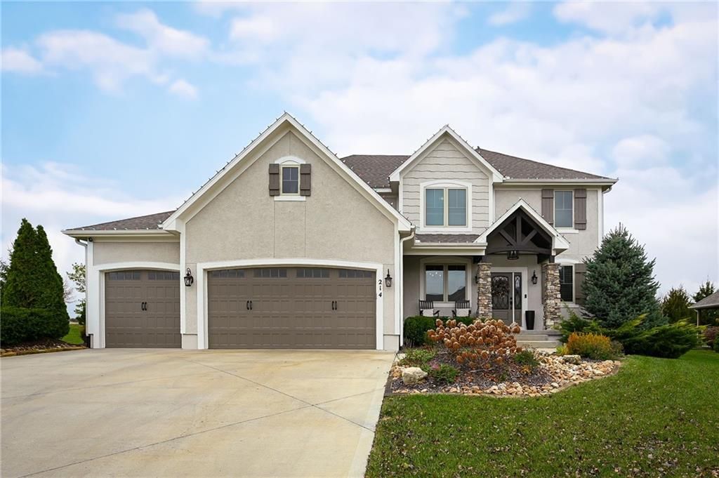 Photo of 214 SW Roosevelt Ridge Drive, Lees Summit, MO 64081 (MLS # 2589949)