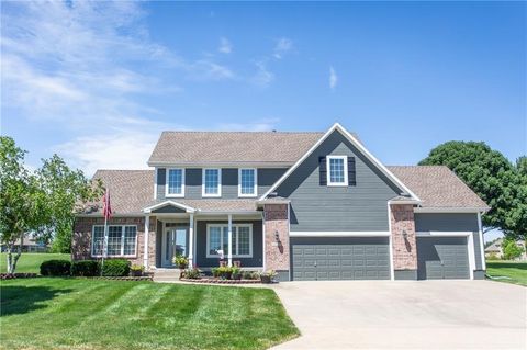 Photo of 4532 SW Gull Point Drive, Lees Summit, MO 64082 (MLS # 2615579)