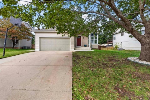 Photo of 111 S Janell Drive, Olathe, KS 66061 (MLS # 2644119)
