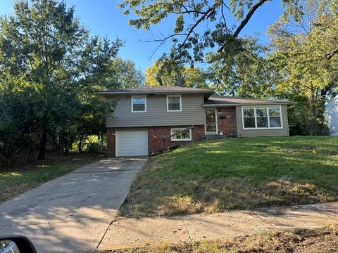 Photo of 10208 Belmont Avenue, Kansas City, MO 64134 (MLS # 2648255)