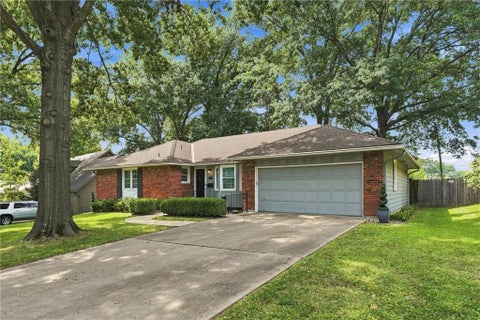Photo of 7228 Woodward Street, Overland Park, KS 66204 (MLS # 2638757)