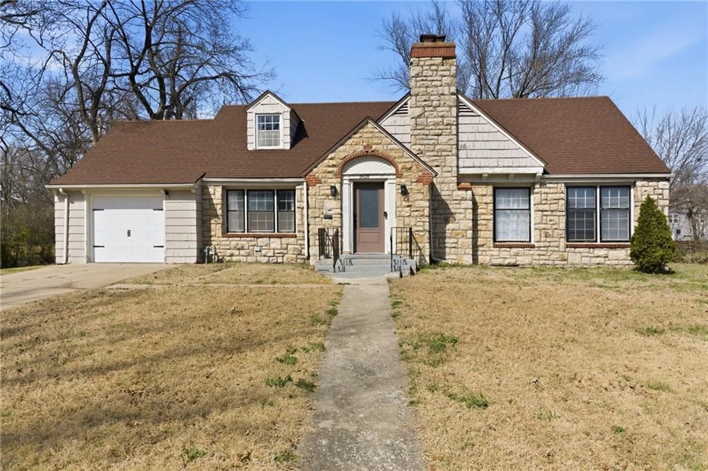 Photo of 1618 E 75th Terrace, Kansas City, MO 64131 (MLS # 2608459)