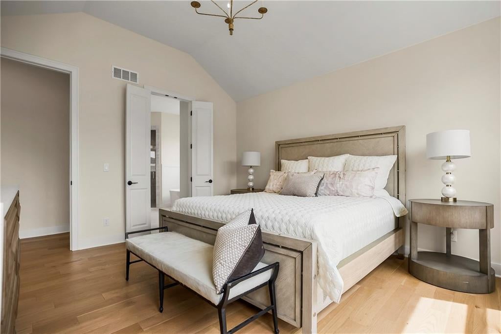 3937 W 158th Place