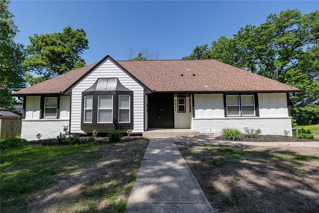 Photo of 9824 Lydia Avenue, Kansas City, MO 64131 (MLS # 2615663)