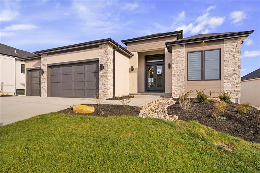 11233 S Sunray Drive