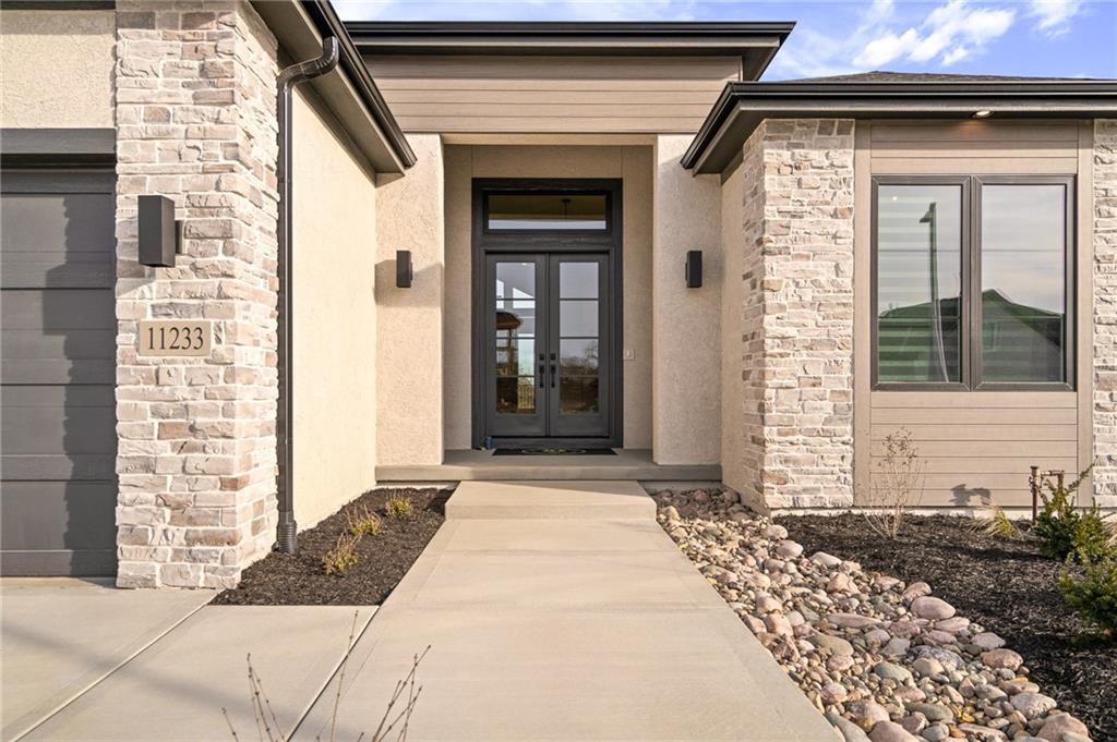 11233 S Sunray Drive