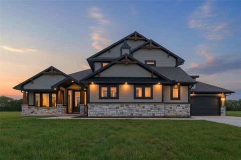 13507 Woodland Ranch Drive Lee's Summit MO 64086