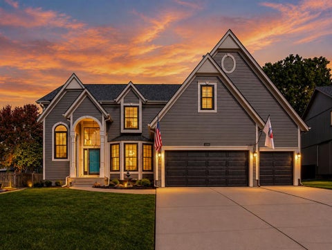Photo of 8408 W 129th Terrace, Overland Park, KS 66213 (MLS # 2642287)