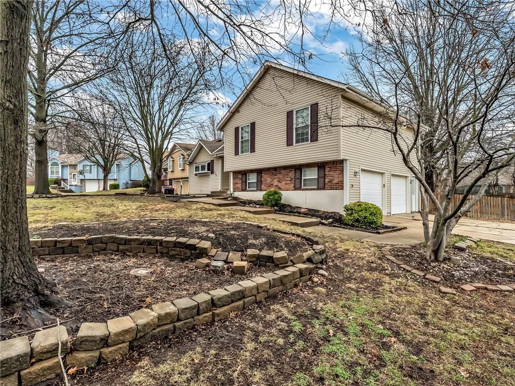 Photo of 1302 Huntington Circle, Greenwood, MO 64034 (MLS # 2609013)