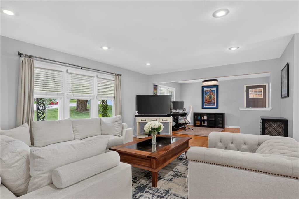 2400 W 103RD Street
