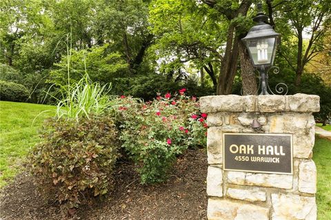 Photo of 4550 Warwick Boulevard #408, Kansas City, MO 64111 (MLS # 2615932)