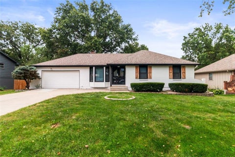 Photo of 211 SE Noeleen Lane, Lees Summit, MO 64063 (MLS # 2646731)