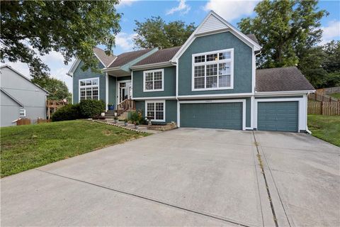 Photo of 13907 W 58th Place, Shawnee, KS 66216 (MLS # 2631575)