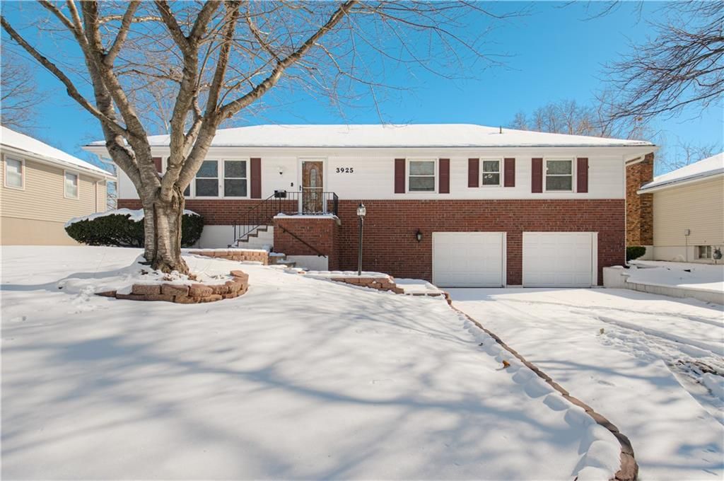 Photo of 3925 S Bedford Avenue, Independence, MO 64055 (MLS # 2598517)