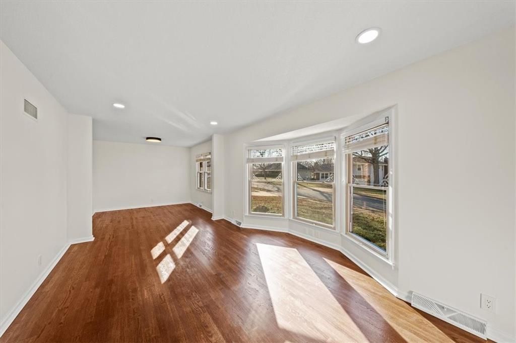 Photo of 6805 N Wayne Avenue, Kansas City, MO 64118 (MLS # 2592607)