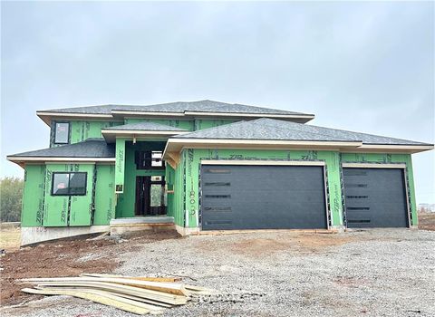 Photo of 11803 W 181st Terrace, Overland Park, KS 66013 (MLS # 2583803)