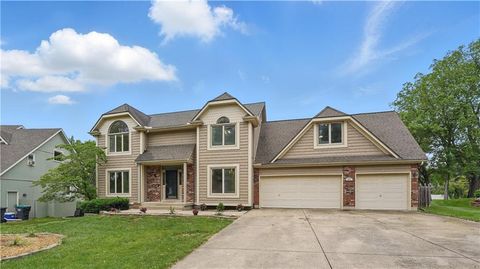 809 NE Jamestown Court Blue Springs MO 64014