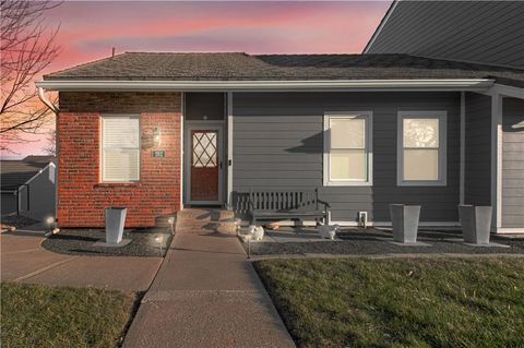 282 NE Bayview Drive, Lee\'s Summit, MO 64064 - #: 2605470