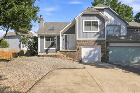 Photo of 10924 W 115th Street, Overland Park, KS 66210 (MLS # 2640353)