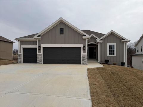 Photo of 1059 Fir Lane, Liberty, MO 64068 (MLS # 2607783)