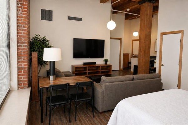 308 W 8TH ST APT 302, KANSAS CITY, MO 64105 - Image 28cbac9cf856481da847cf057cf27542/4021809866