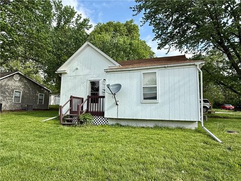 Photo of 802 W Lexington Street, Richmond, MO 64085 (MLS # 2617430)