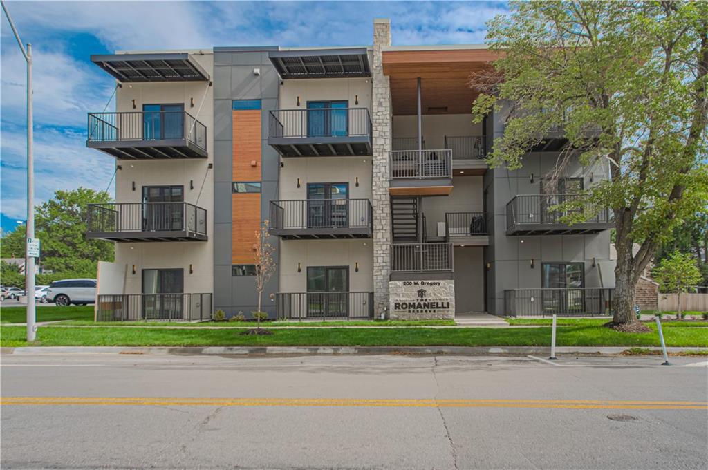 200 W Gregory Boulevard