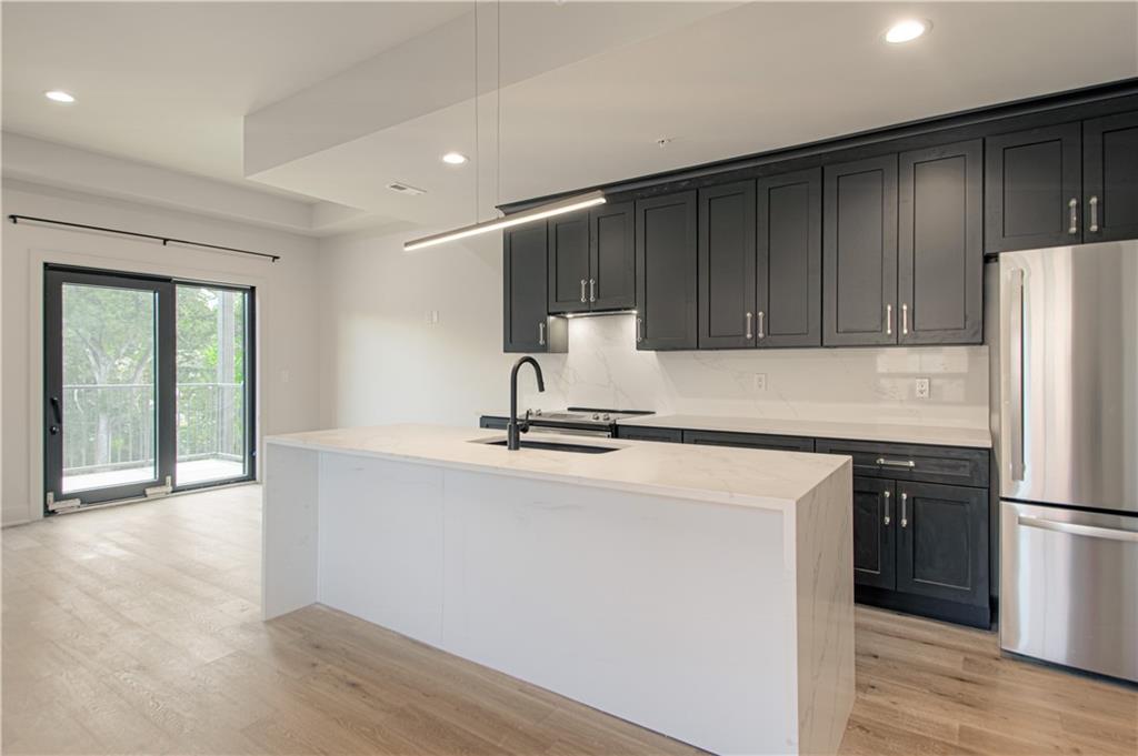 200 W Gregory Boulevard
