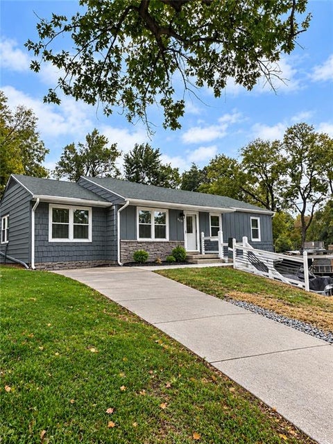 Photo of 626 NE 41st Terrace, Kansas City, MO 64116 (MLS # 2647692)