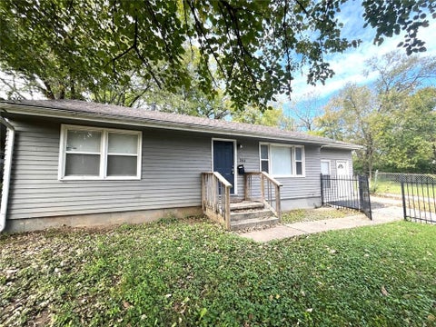 Photo of 7416 Montgall Avenue, Kansas City, MO 64132 (MLS # 2648625)