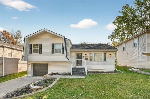 Photo of 4905 N Smalley Avenue, Kansas City, MO 64119 (MLS # 2583229)