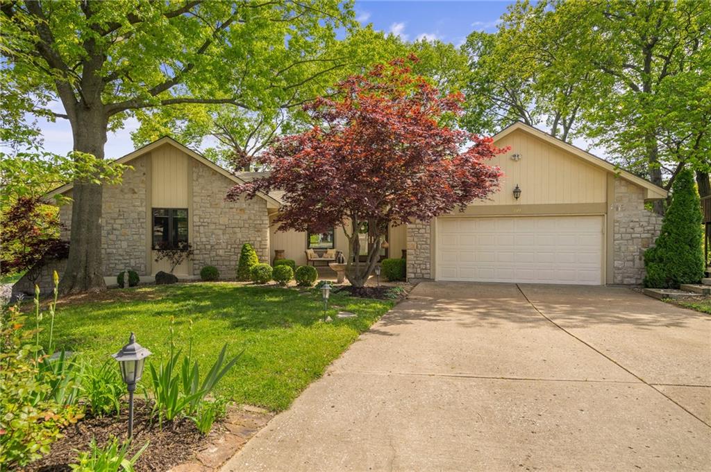 219 NW Locust Street