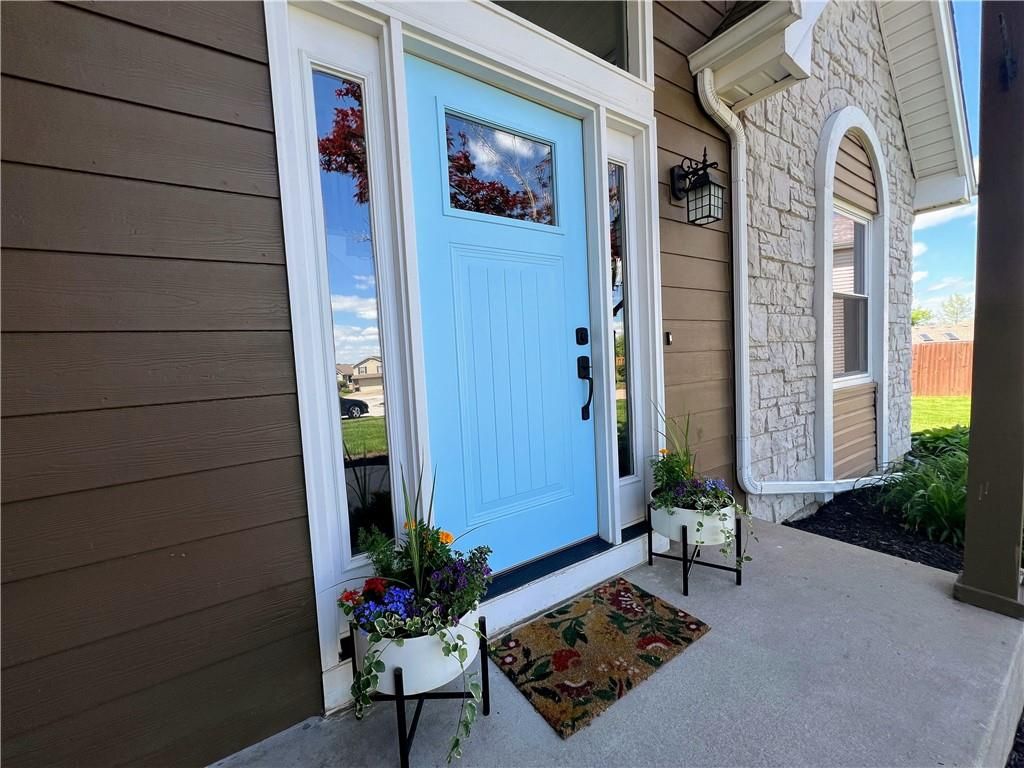 Photo of 1702 NE 101st Court, Kansas City, MO 64155 (MLS # 2619055)