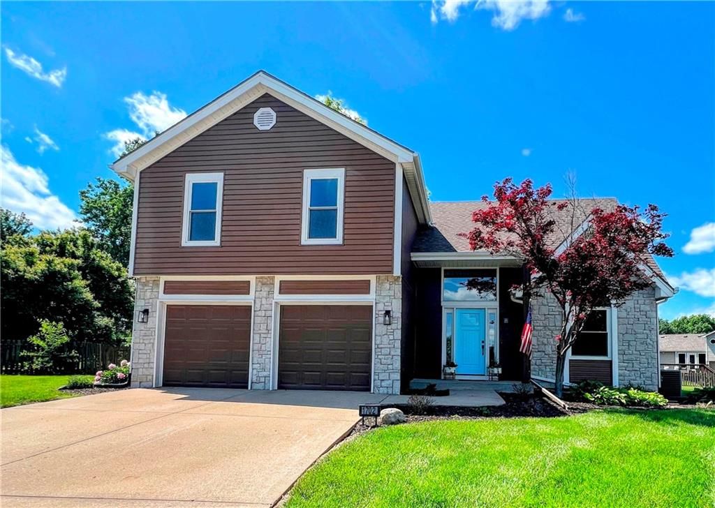 Photo of 1702 NE 101st Court, Kansas City, MO 64155 (MLS # 2619055)