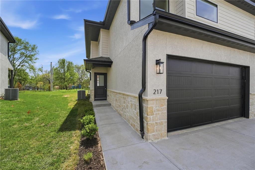 218 NW Orchard Court
