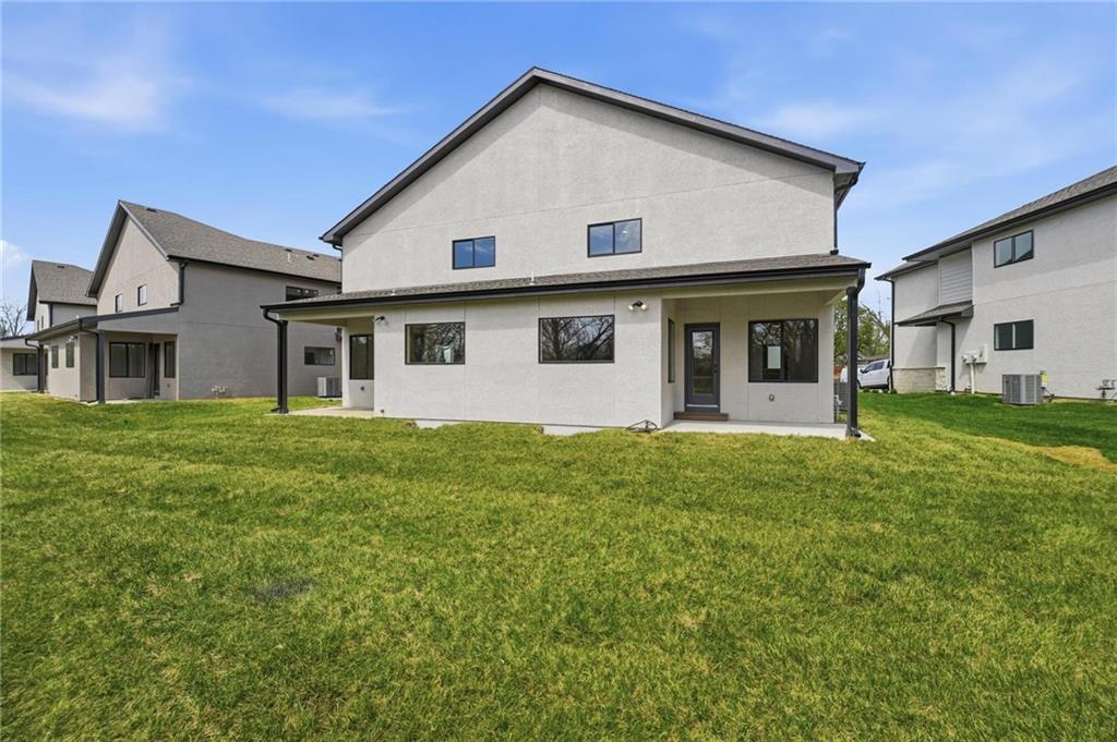 218 NW Orchard Court