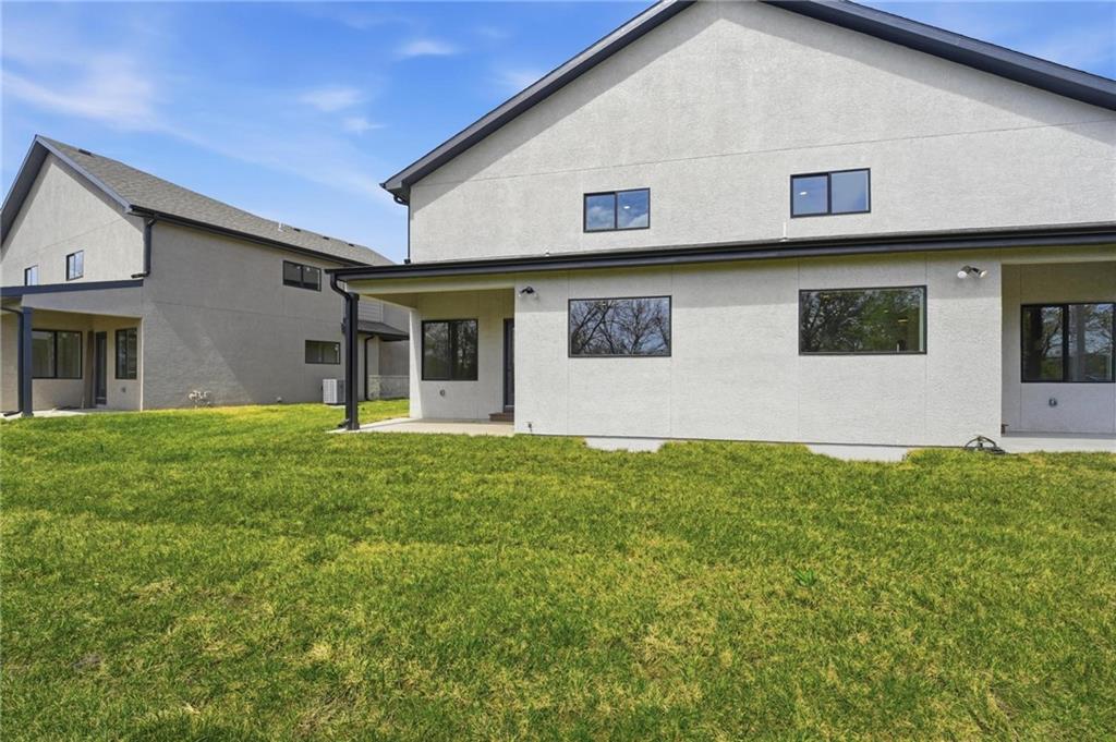 218 NW Orchard Court