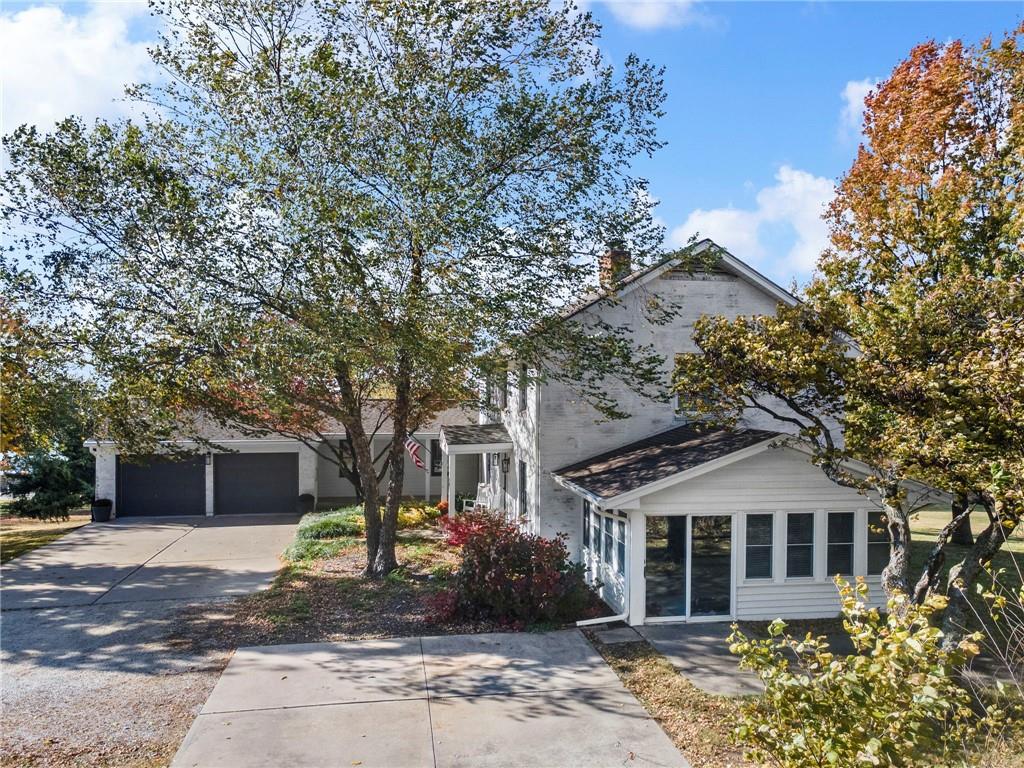 1002 E Hubach Hill Road