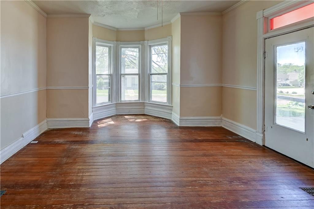 304 N JUNE Street