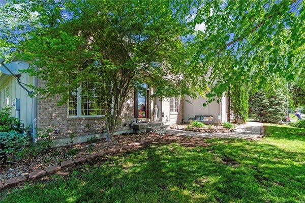 15733 PINE CIR, BASEHOR, KS 66007 - Image 295cdd4700a2969cf09de35c0c3b693a/4012828254