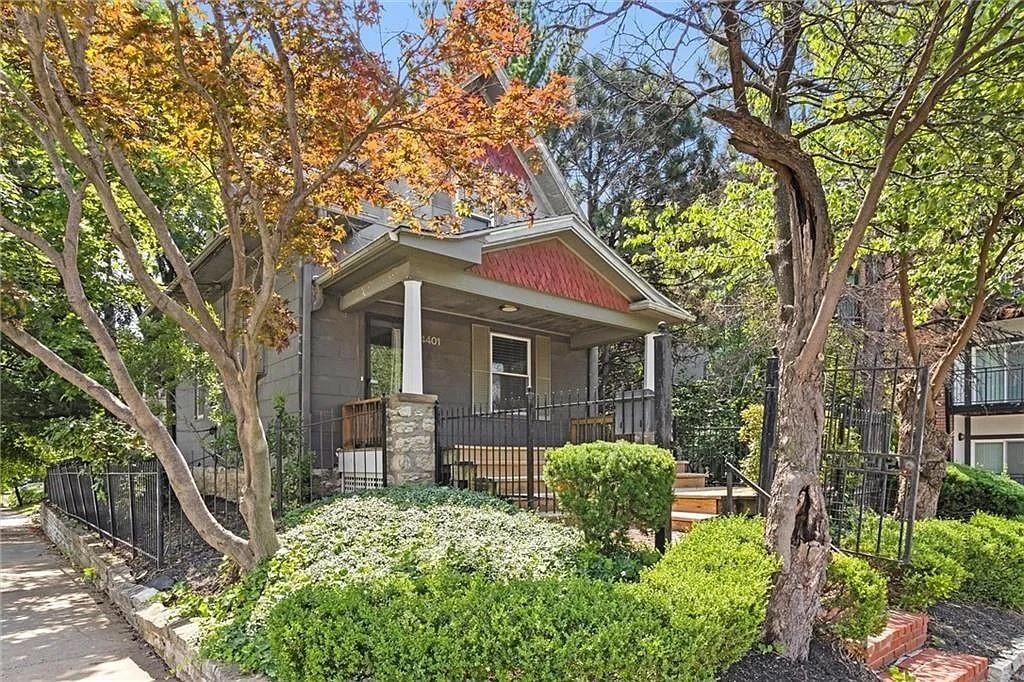 Photo of 4401 Madison Avenue, Kansas City, MO 64111 (MLS # 2618722)