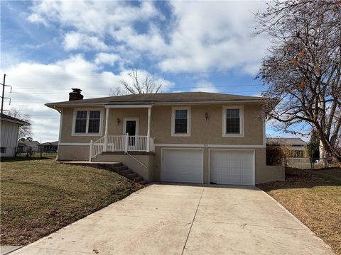 302 NW Shamrock Avenue Lee's Summit MO 64081