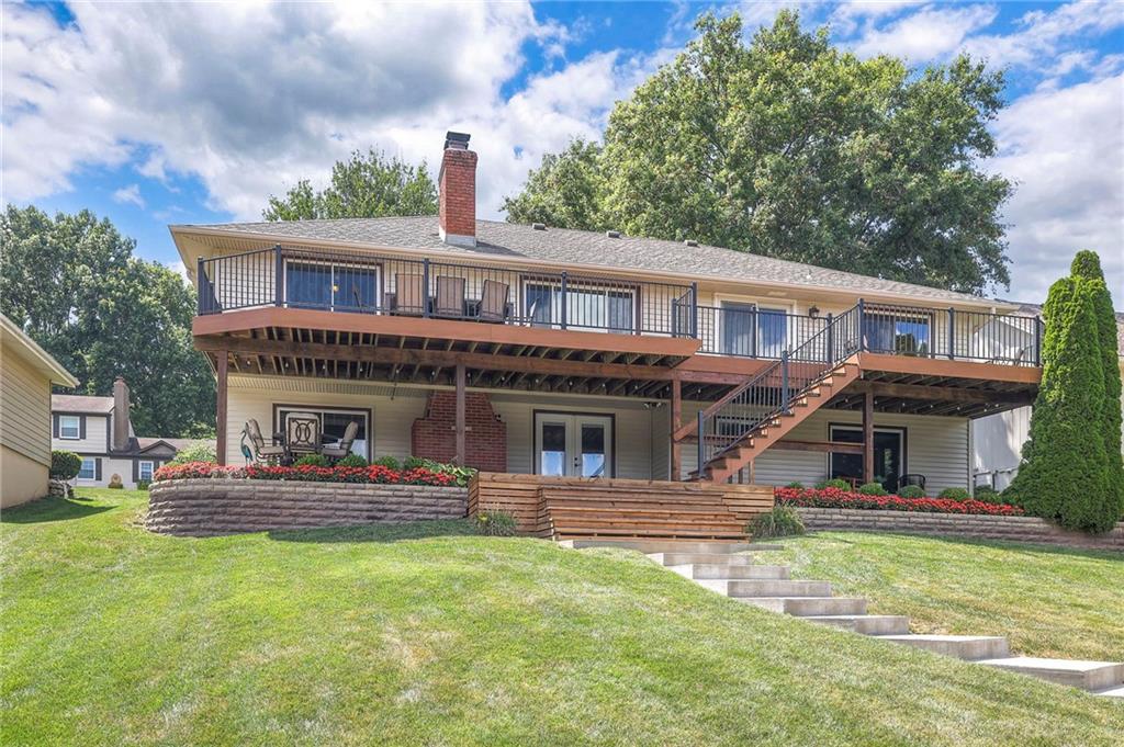 226 N WINNEBAGO Drive