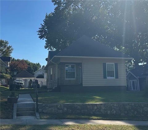 Photo of 2806 Monterey Street, St Joseph, MO 64507 (MLS # 2648541)