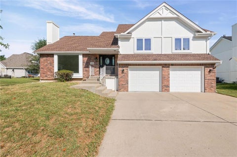 Photo of 2018 NW 81st Place, Kansas City, MO 64151 (MLS # 2641439)